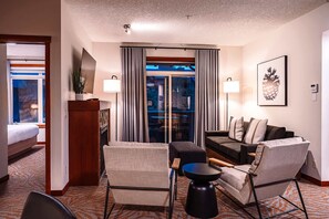 Interior - Cougar Creek Hydeaway at Blackstone Mountain Lodge (Canmore)