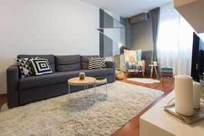 TV, DVD player - One bedroom apartment with free parking, WIFI (Zagreb)