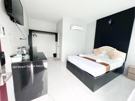 Deluxe Room, 1 Queen Bed | 1 bedroom, individually decorated, desk, laptop workspace