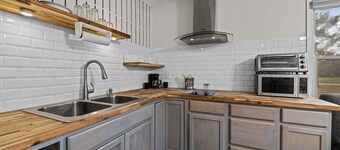 Renovated Rustic Charm!