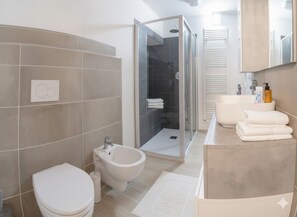 شقة بتجهيزات أساسية | حمام | تجهيزات دش، مجففات شعر، مراحيض شطف