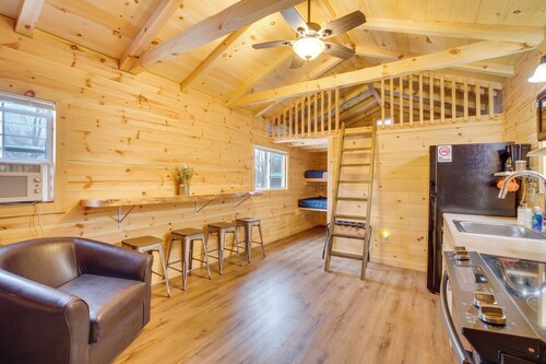 Mauston Studio Cabin ~ 15 Mi to Wisconsin Dells!