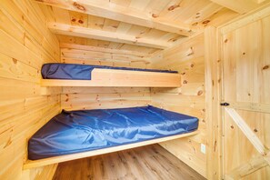 Apartment (0 Bedroom) | Interior - Mauston Studio Cabin ~ 15 Mi to Wisconsin Dells! (Mauston)
