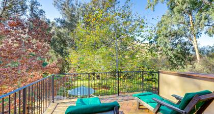 Sunny Santa Barbara Getaway - Bike to the Beach!