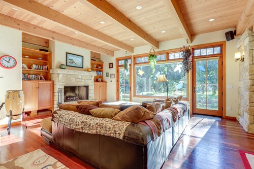 Sunny Santa Barbara Getaway - Bike to the Beach!