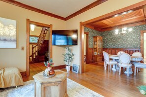 Apartment (2 Bedrooms) | Interior - Inviting Seattle Apartment: 4 Mi to Ballard Locks (Seattle)