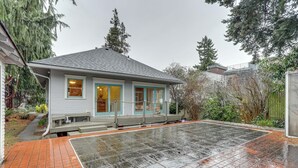 A house with a covered patio, a front porch, and a small garden area. - Inviting Seattle Apartment: 4 Mi to Ballard Locks (Seattle)