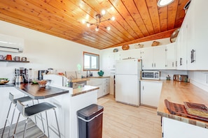 House (2 Bedrooms) | Interior - Twentynine Palms Desert Oasis w/ Pool & Hot Tub! (Twentynine Palms)