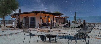 Twentynine Palms Desert Oasis w/ Pool & Hot Tub!