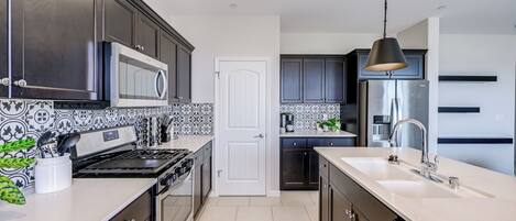 House (3 Bedrooms) | Interior