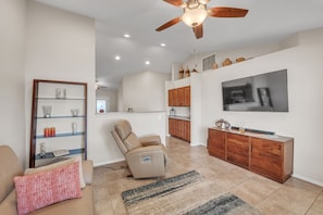 House, 2 Bedrooms | Living area