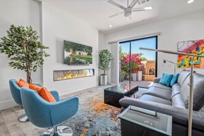 Living area - Villa Grayhawk 3 Bedroom Townhouse by RedAwning (Scottsdale)