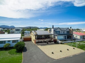 Exterior - Mafari Beach House - Spectacular sunsets to rejuvenate your soul.
(Sandbaai)