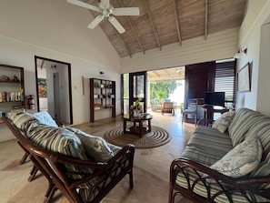 Villa, 2 habitaciones | Área de sala de estar