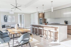 Interior - Luxury Loft Collection COMBO 01/02 | Terrace (Chicago)