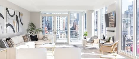 Fernseher, Stereoanlage, Arbeitsbereiche