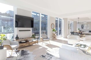 TV, stereo, offices - Luxury Loft Collection COMBO 01/02 | Terrace (Chicago)