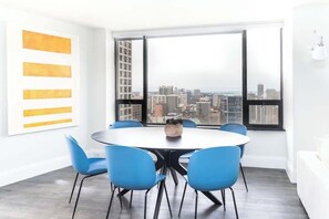 Dining - Luxury Designer Penthouse 3802 | Pool | Gold Coast (Chicago)