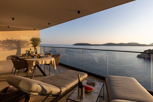 Luxury Apartment D&D with Sea Access