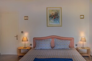 3 soverom, strykejern/-brett, wi-fi og sengetøy