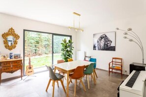 Interior - Maison Chaleureuse Trois Chambres Jardin Prêt Paris (Saint-Maur-des-Fossés)