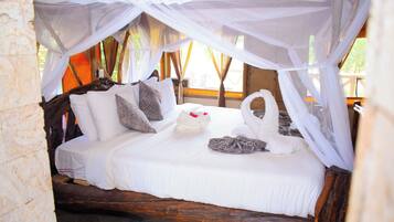 华丽帐篷房, 1 张双人床, 阳台, 花园 | 羽绒被、特色家居、办公桌、笔记本电脑工作区