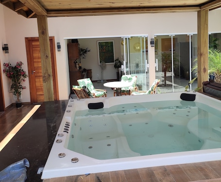 Sauna, hot tub