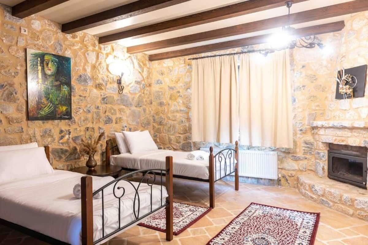 1 bedroom, individually decorated, individually furnished, desk