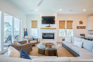 Smart TV, fireplace