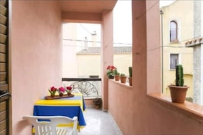 Outdoor dining - ENTIRE VACATION HOME BARI SARDO Iun.gov.it Q0005 (Bari Sardo)