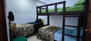 3 dormitorios, escritorio, tabla de planchar con plancha y wifi gratis