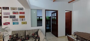 Smart-TV, Tischfußball, Bücher, Stereoanlage