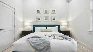 7 bedrooms, desk, iron/ironing board, travel cot