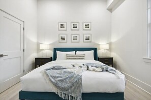 7 bedrooms, desk, iron/ironing board, travel cot