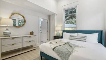 7 bedrooms, desk, iron/ironing board, travel crib