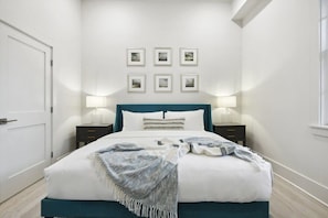 7 sovrum, skrivbord, strykjärn/strykbräda och resesäng