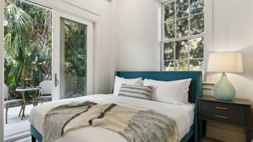 4 bedrooms, desk, iron/ironing board, travel crib