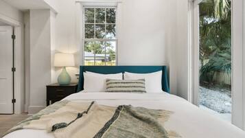 4 chambres, bureau, fer et planche à repasser, lit parapluie