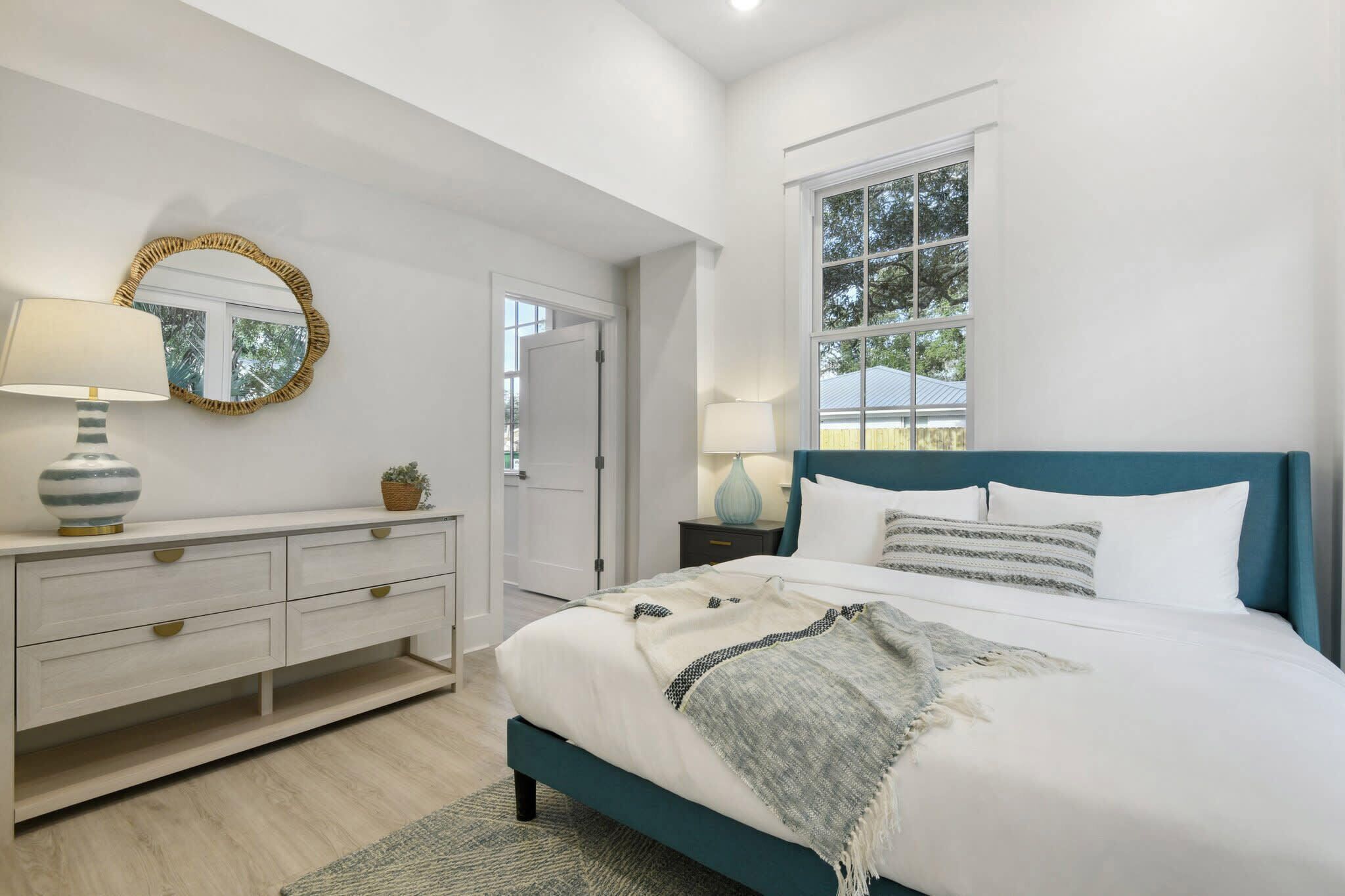 4 bedrooms, desk, iron/ironing board, WiFi (free)