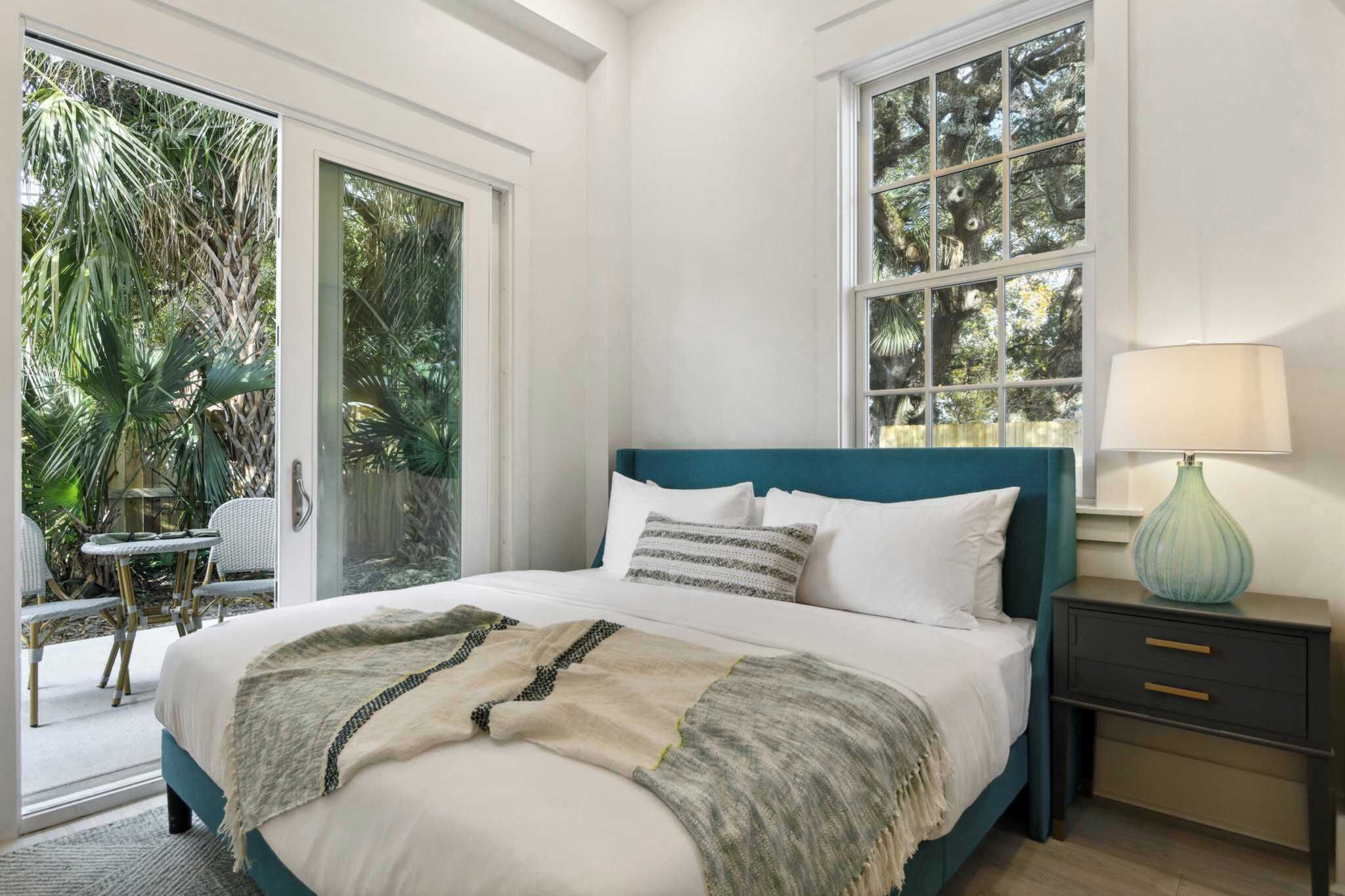 4 bedrooms, desk, iron/ironing board, WiFi (free)