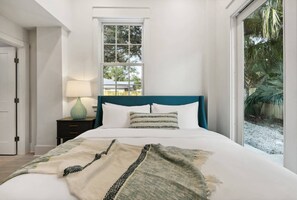 4 chambres, bureau, fer et planche à repasser, lit parapluie