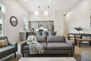 Unclassified image, 2 of 32, button