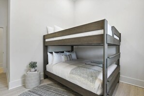 7 bedrooms, desk, iron/ironing board, free WiFi