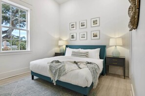 4 bedrooms, desk, iron/ironing board, free WiFi