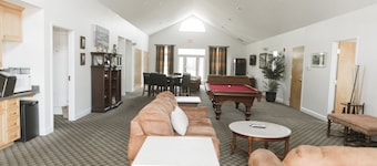 Cozy 4-bedroom cottage located on Golf Course and 15 min from Short Pump
