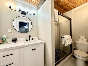 Hårføner og håndklær