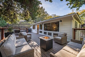 Terrace/patio - Modern Downtown Cottage Nestled Among the Trees (Paso Robles)