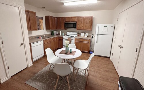 Spacious 3BR 2Bath Duplex- 5min to Fort Hood Clark Gate.