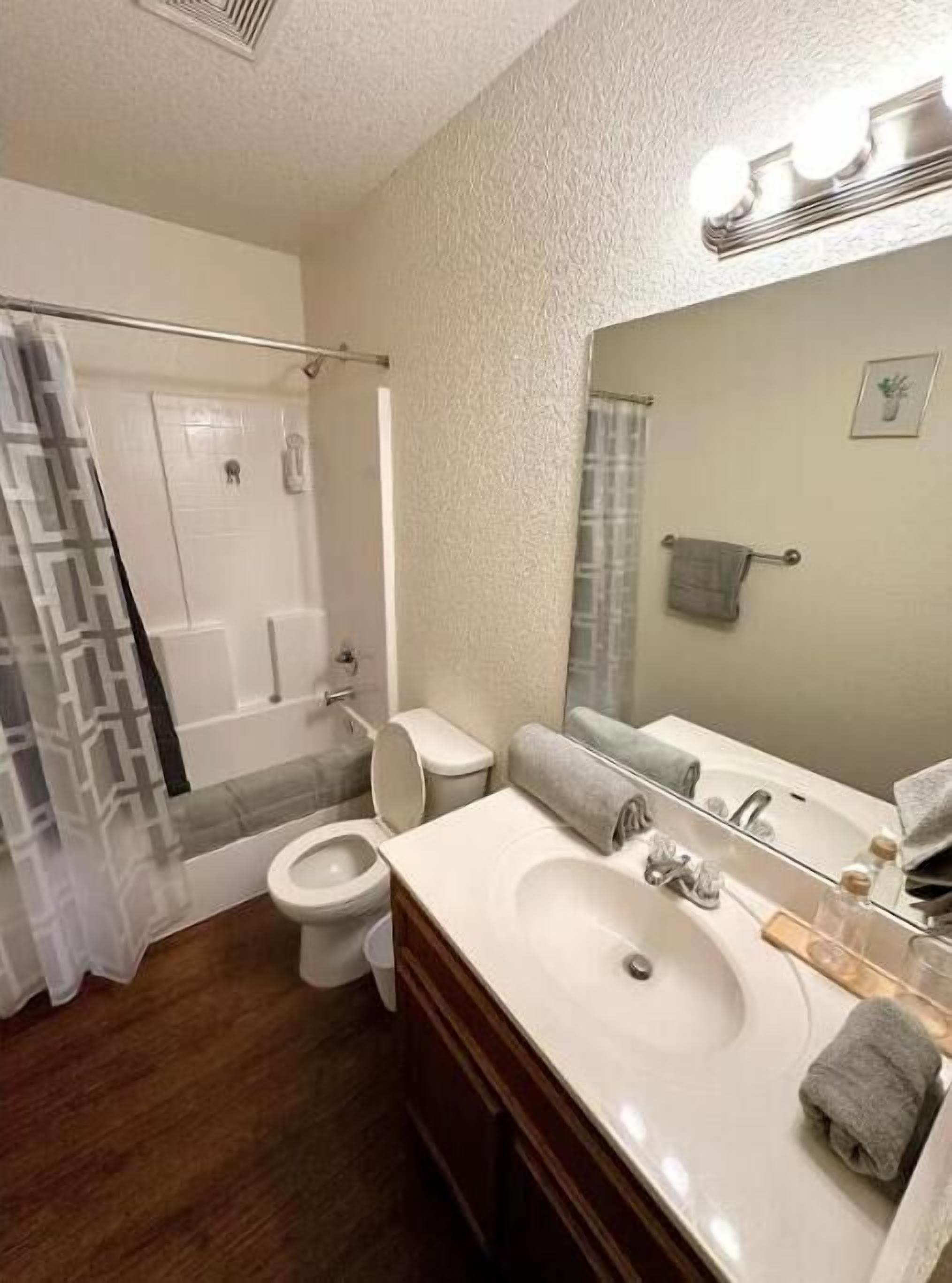 Umweltfreundliche Kosmetikartikel, Haartrockner, Handtücher, Seife