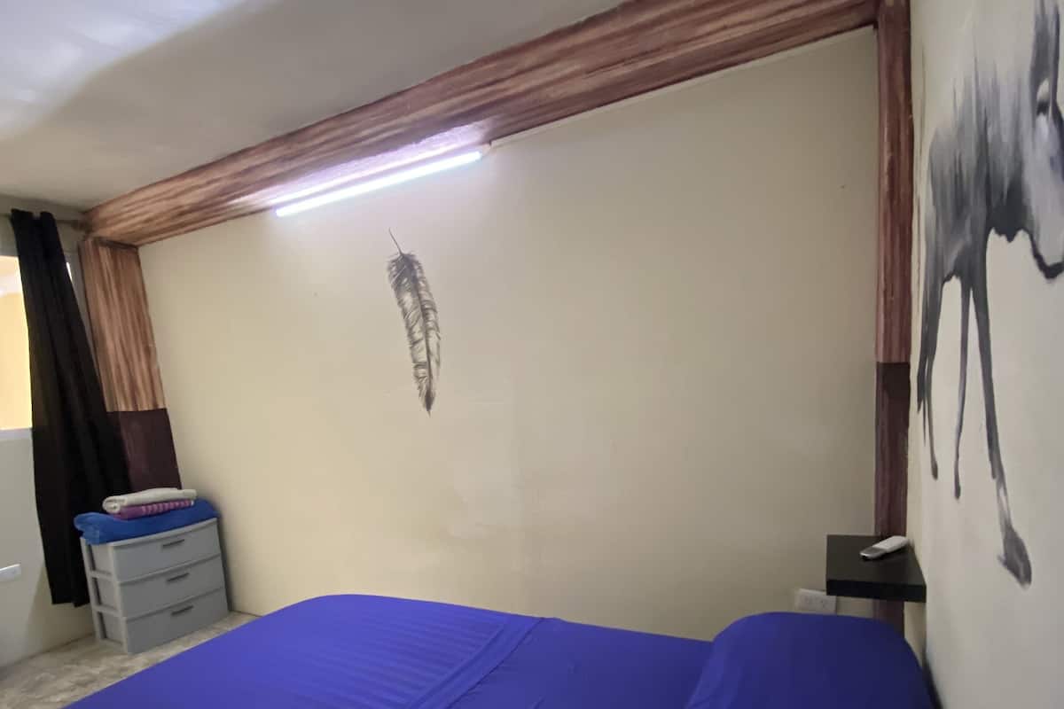 Kamar Double Standar | Wi-Fi gratis, dilengkapi dengan perabotan berbeda-beda, dan seprai linen